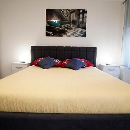 Apartment Caramela Nin Exteriör bild