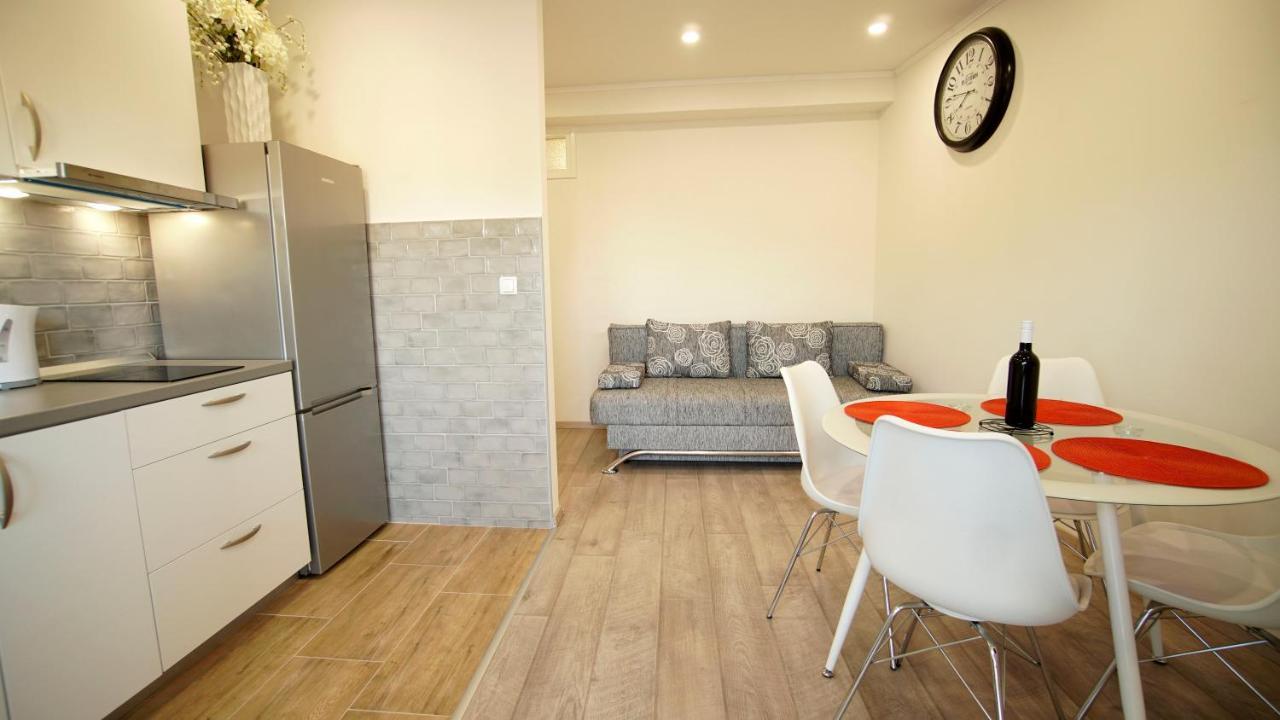 Apartment Caramela Nin Exteriör bild